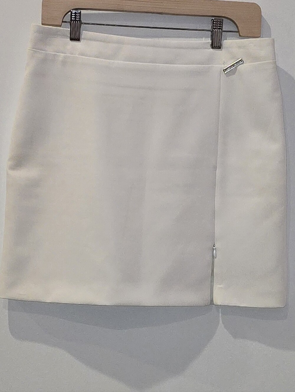 Frankie Morello White Mini Skirt With Zippered Slit (Pre-loved, Needs Cleaning)